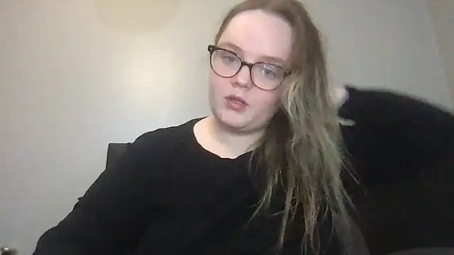 Snapshot of honeyyy24 chatting on October 2025 07:02:01 PM honeyyy24 online show from October 2025 07:02:01 PM