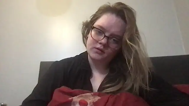 Snapshot of honeyyy24 chatting on December 2025 03:44:01 PM honeyyy24 online show from December 2025 03:44:01 PM