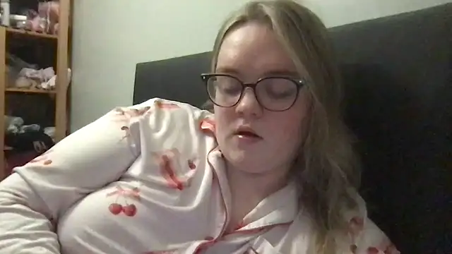 honeyyy24 online show from February 2026 11:12:01 PM