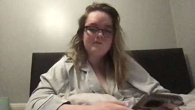 Snapshot of honeyyy24 chatting on September 2025 11:54:02 PM honeyyy24 online show from September 2025 11:54:02 PM