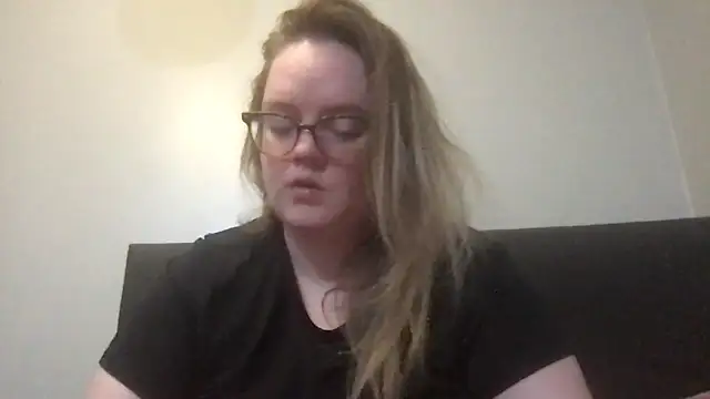 Snapshot of honeyyy24 chatting on December 2025 05:18:02 PM honeyyy24 online show from December 2025 05:18:02 PM