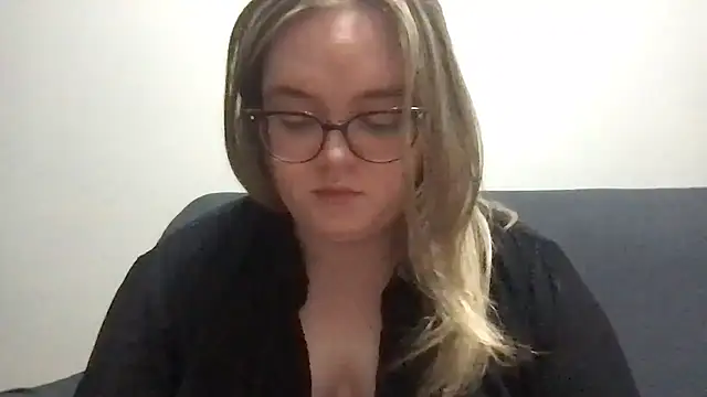 honeyyy24 online show from April 2026 07:58:02 PM