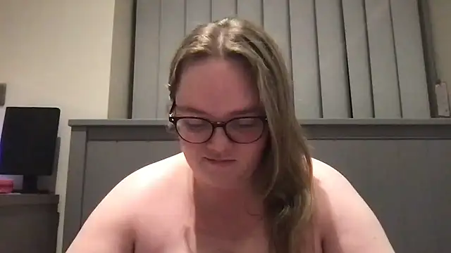 honeyyy24 online show from June 2026 11:43:02 PM