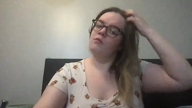 Snapshot of honeyyy24 chatting on October 2025 06:19:01 PM honeyyy24 online show from October 2025 06:19:01 PM