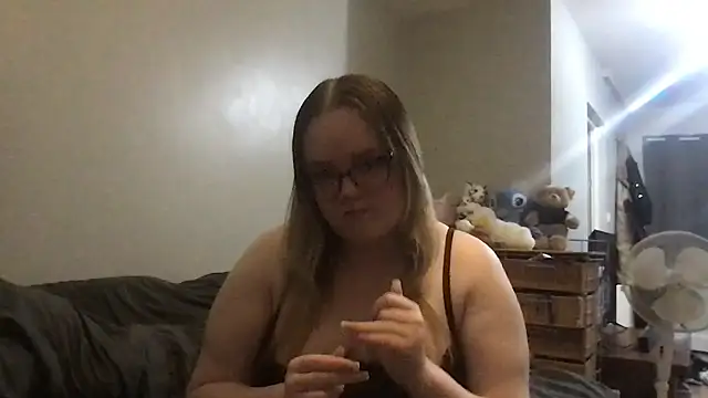 Snapshot of honeyyy24 chatting on October 2025 04:11:02 PM honeyyy24 online show from October 2025 04:11:02 PM