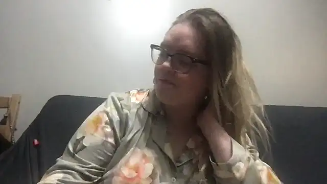 Snapshot of honeyyy24 chatting on November 2025 10:32:02 PM honeyyy24 online show from November 2025 10:32:02 PM