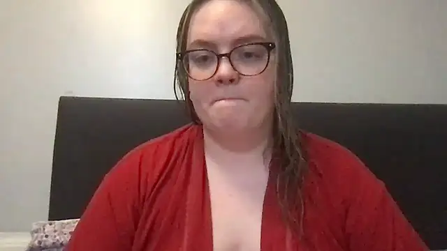 honeyyy24 online show from April 2026 08:42:02 PM