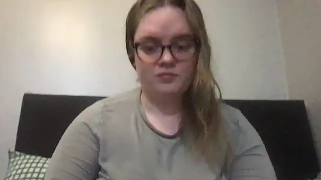 honeyyy24 online show from April 2026 03:15:02 PM