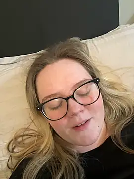 Snapshot of honeyyy24 chatting on March 2025 06:34:01 PM honeyyy24 online show from March 2025 06:34:01 PM