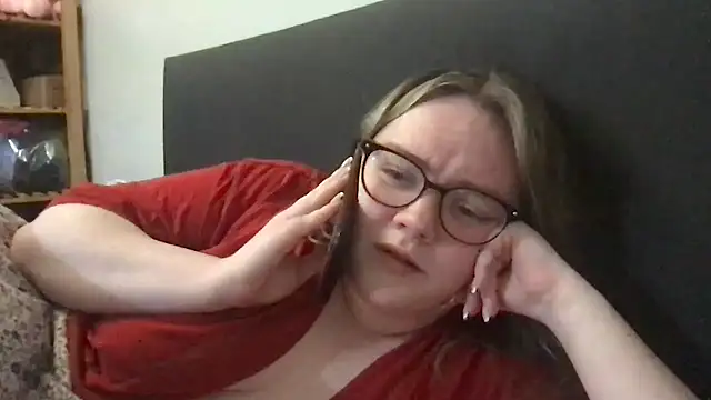 honeyyy24 online show from April 2026 09:39:33 PM