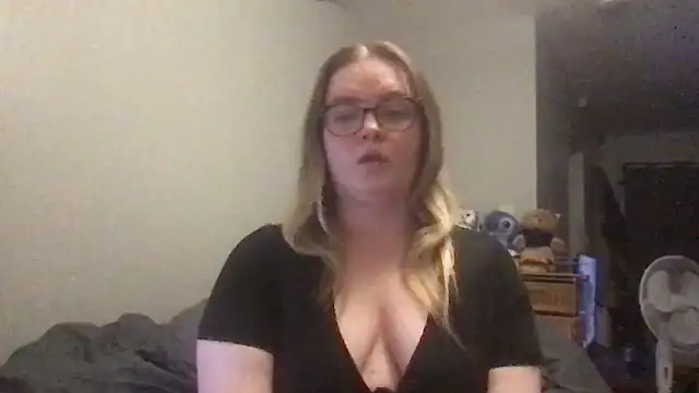 Snapshot of honeyyy24 chatting on October 2025 06:31:02 PM honeyyy24 online show from October 2025 06:31:02 PM