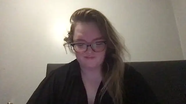 Snapshot of honeyyy24 chatting on November 2025 12:43:02 PM honeyyy24 online show from November 2025 12:43:02 PM