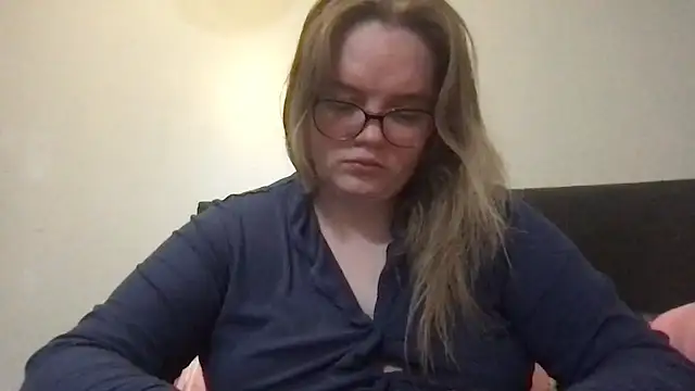 Snapshot of honeyyy24 chatting on October 2025 10:33:01 PM honeyyy24 online show from October 2025 10:33:01 PM