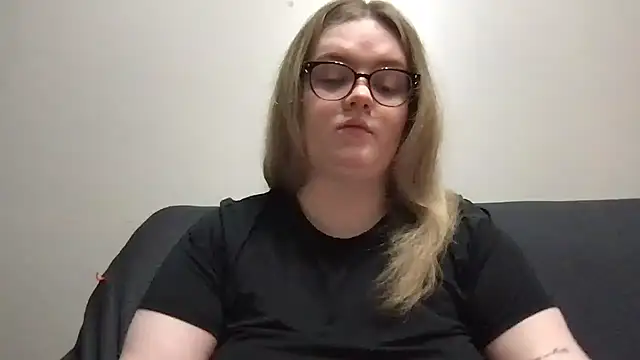 honeyyy24 online show from April 2026 01:28:02 PM