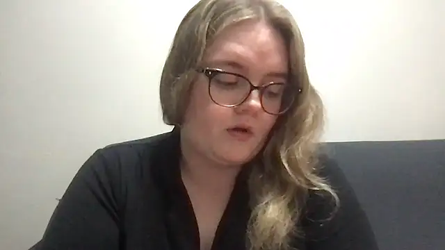 honeyyy24 online show from April 2026 09:16:01 PM