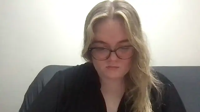 honeyyy24 online show from March 2026 05:11:02 PM