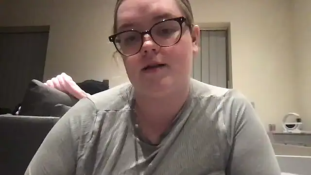honeyyy24 online show from May 2026 10:35:02 PM
