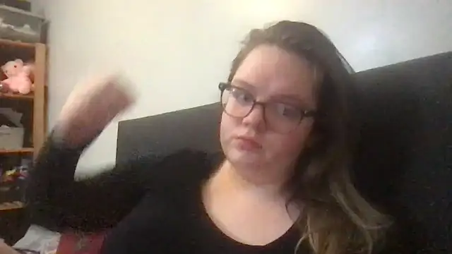 Snapshot of honeyyy24 chatting on December 2025 09:20:02 PM honeyyy24 online show from December 2025 09:20:02 PM