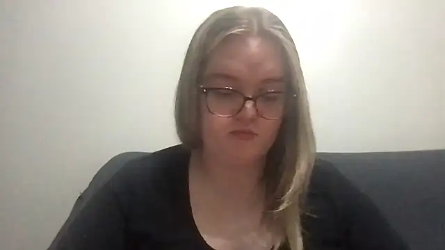 honeyyy24 online show from April 2026 09:38:02 PM