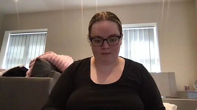 honeyyy24 online show from May 2026 12:24:01 PM