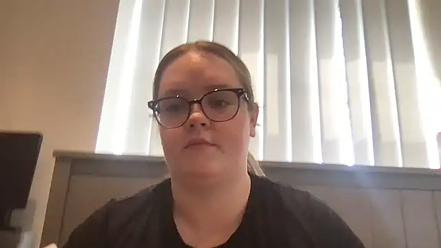 honeyyy24 online show from June 2026 11:48:01 AM