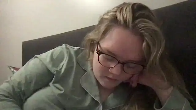 honeyyy24 online show from February 2026 11:28:02 PM