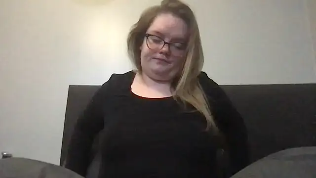 Snapshot of honeyyy24 chatting on November 2025 11:19:02 PM honeyyy24 online show from November 2025 11:19:02 PM