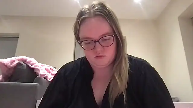 honeyyy24 online show from May 2026 09:23:01 PM