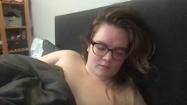 Snapshot of honeyyy24 chatting on November 2025 10:54:02 PM honeyyy24 online show from November 2025 10:54:02 PM