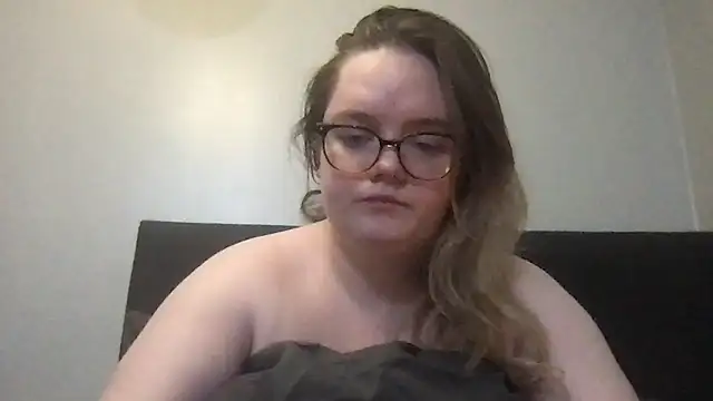 Snapshot of honeyyy24 chatting on December 2025 03:35:01 PM honeyyy24 online show from December 2025 03:35:01 PM