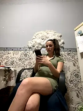 Amira 17 online show from November 2025 10:24:01 PM