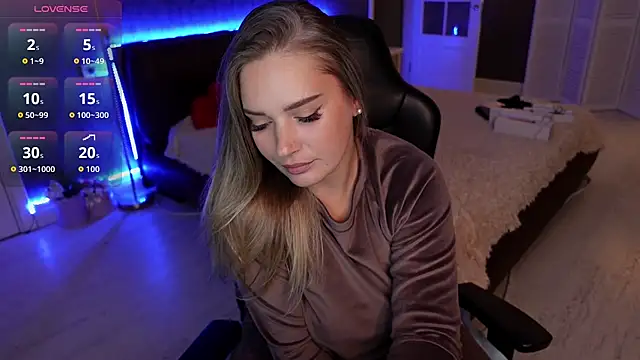 Snapshot of KittiLiza chatting on October 2025 09:49:01 PM KittiLiza online show from October 2025 09:49:01 PM