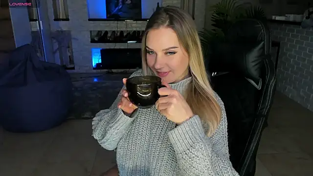 Snapshot of KittiLiza chatting on February 2025 10:26:02 PM KittiLiza online show from February 2025 10:26:02 PM