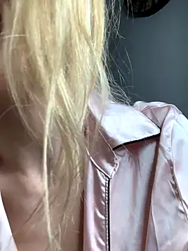 Snapshot of Lolitaxlola chatting on November 2025 01:43:01 AM Lolitaxlola online show from November 2025 01:43:01 AM