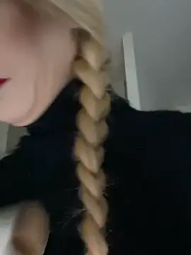 Lolitaxlola online show from April 2026 08:37:01 PM