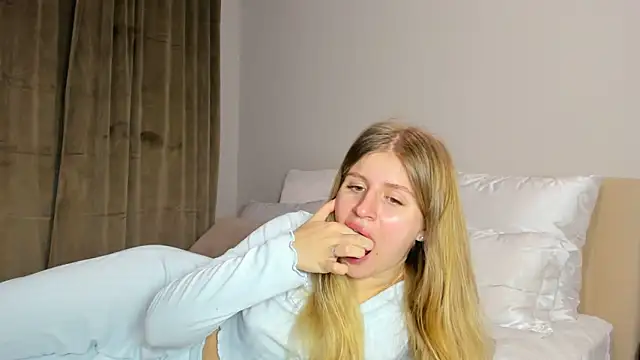 kirraa  online show from November 2025 08:35:02 PM