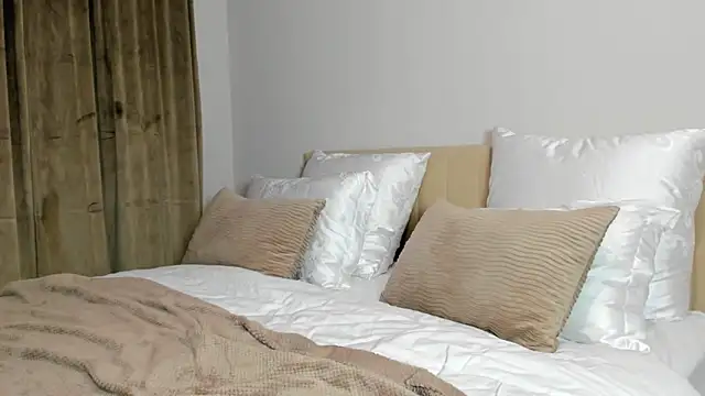 kirraa  online show from November 2025 08:46:02 PM