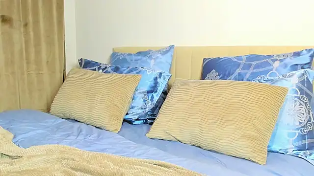 kirraa  online show from February 2026 07:12:01 PM