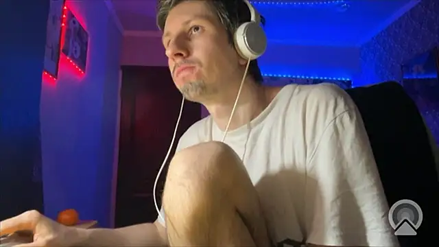 Aki-Laky online show from March 2026 10:38:01 PM