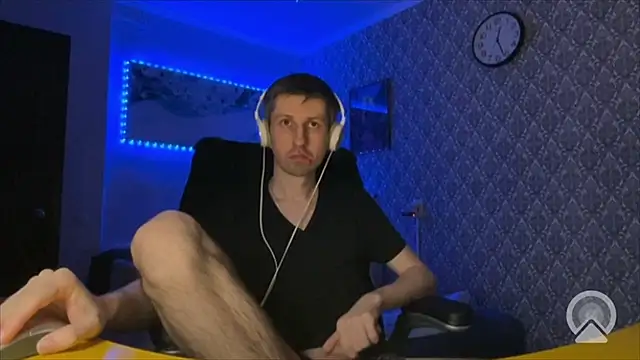 Aki-Laky online show from April 2026 07:29:02 PM