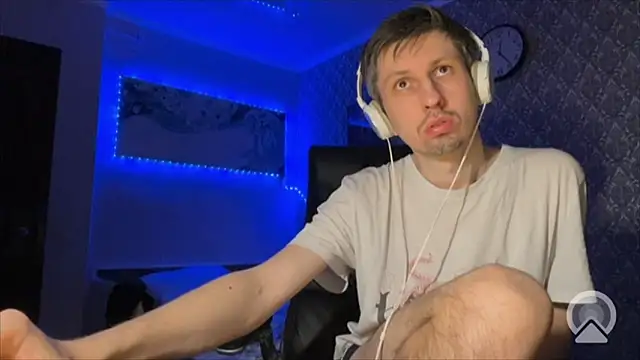 Aki-Laky online show from April 2026 07:26:01 PM