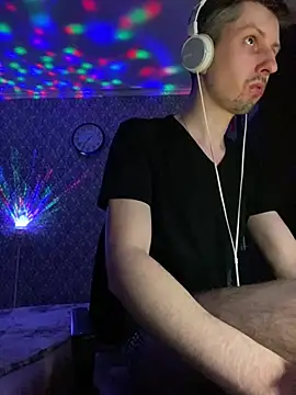 Snapshot of Aki-Laky chatting on February 2025 08:38:02 PM Aki-Laky online show from February 2025 08:38:02 PM