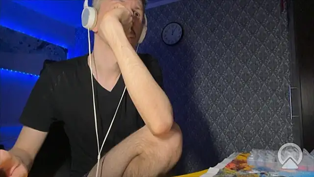 Aki-Laky online show from March 2026 07:07:01 PM