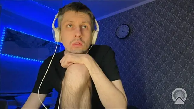 Aki-Laky online show from December 2025 07:18:01 PM