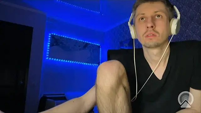 Snapshot of Aki-Laky chatting on December 2025 07:31:01 PM Aki-Laky online show from December 2025 07:31:01 PM