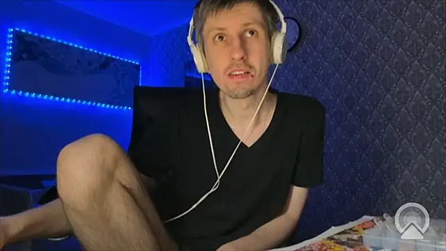 Aki-Laky online show from April 2026 07:50:01 PM