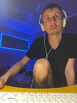 Snapshot of Aki-Laky chatting on December 2025 07:13:01 PM Aki-Laky online show from December 2025 07:13:01 PM