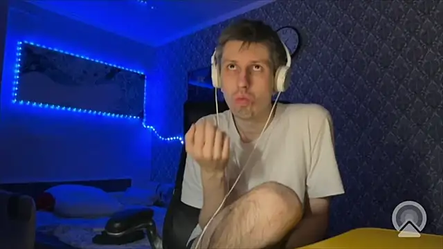 Aki-Laky online show from April 2026 08:26:02 PM