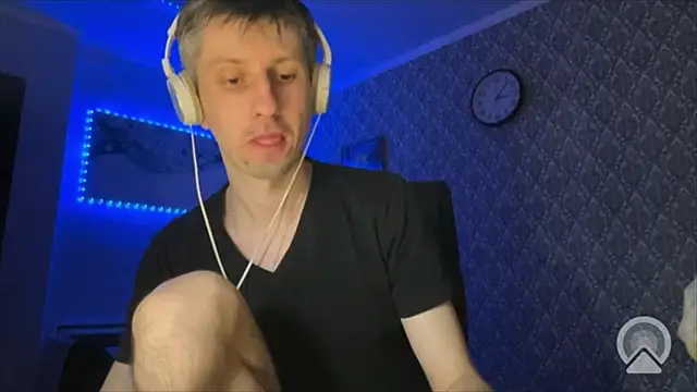 Aki-Laky online show from March 2026 10:11:01 PM