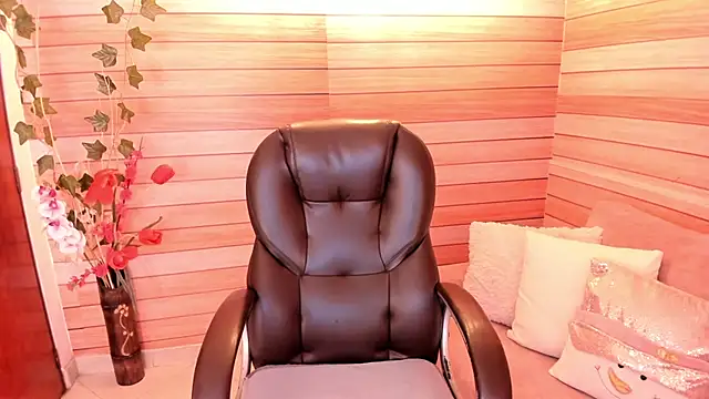 marien thomson  online show from November 2025 01:59:02 AM